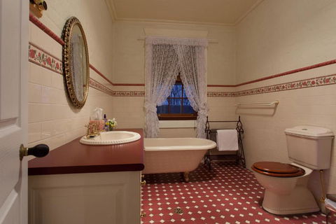 Rawsons Retreat Five Bedroom Home Walk CBD Includes Breakfast - Yarra Valley Accommodation 5