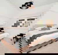 Newcastle Executive Homes - Cooks Hill Cottage - Yarra Valley Accommodation