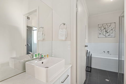 Oceans Eight - Yarra Valley Accommodation 2