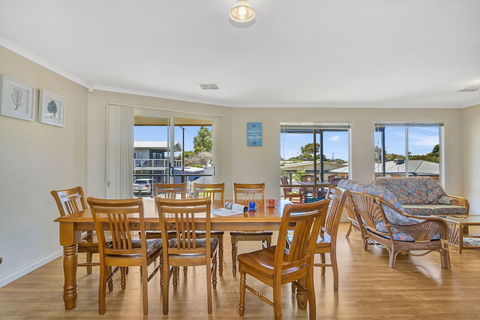 Green Reef Beach House - Yarra Valley Accommodation 5