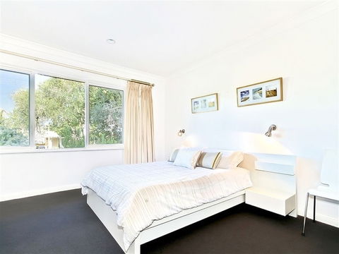 Tennis Elbow - Yarra Valley Accommodation 0