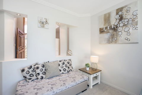 Lakehouse Family Oasis - Yarra Valley Accommodation 3