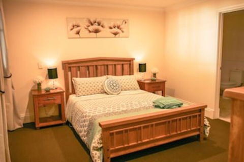 Oak Tree Cottage - Mundaring - Yarra Valley Accommodation 0