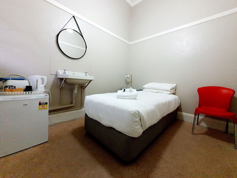 Royal Hotel West Wyalong - Yarra Valley Accommodation 4