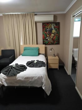 Irish Club Accommodation - Yarra Valley Accommodation 3