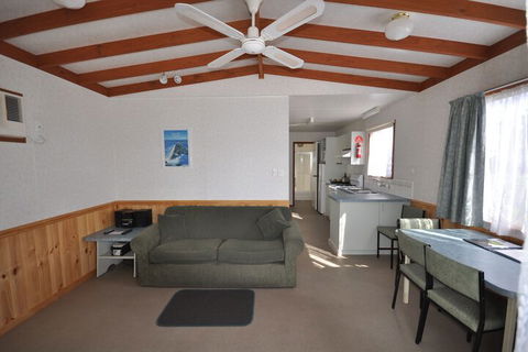 Dylene Caravan Park - 2 Br Family Cabin With Air - Yarra Valley Accommodation 4