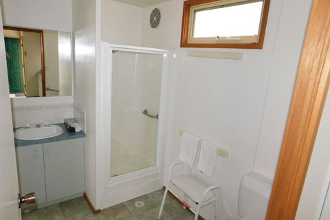 Dylene Caravan Park - 2 Br Family Cabin With Air - Yarra Valley Accommodation 5