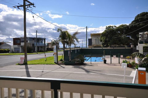 Dylene Caravan Park - 2 Br Family Cabin With Air - Yarra Valley Accommodation 3