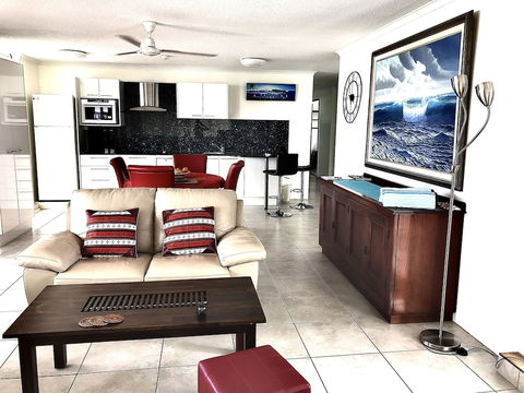 Cairns Apartment Esplanade Ocean Views - Yarra Valley Accommodation 3