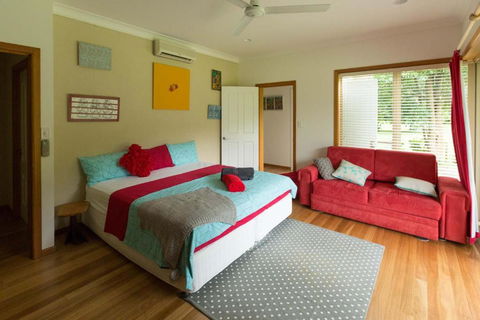 Cairns Homestead Acreage Pet & Family Friendly - Yarra Valley Accommodation 3
