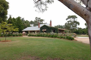 Barristers Block Vigneron Villa - Yarra Valley Accommodation 0