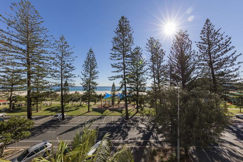 Oaks Gold Coast Calypso Plaza Suites - Yarra Valley Accommodation 4