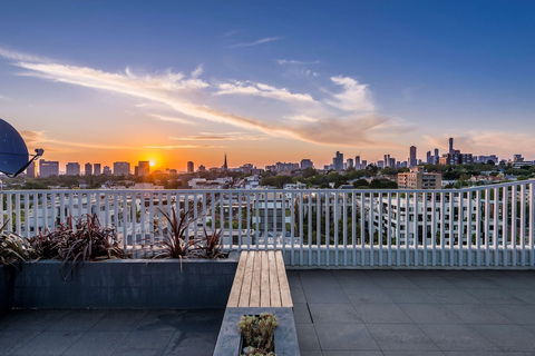 Oaks Melbourne South Yarra Suites - Yarra Valley Accommodation 0