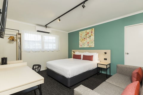 Nightcap At Balaclava Hotel - Yarra Valley Accommodation 4