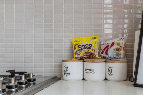 LIGHT AIRY SPACIOUS QUEENS ROAD APARTMENT - Yarra Valley Accommodation 5