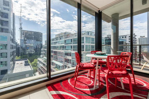 LIGHT AIRY SPACIOUS QUEENS ROAD APARTMENT - Yarra Valley Accommodation 2
