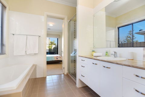 Ocean View Moana - Yarra Valley Accommodation 1