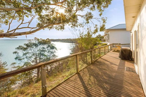 Lakescapes Cottage 180 Degree Panoramic Views - Yarra Valley Accommodation 2