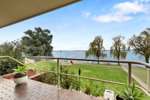 Lakeside Landing - Waterfront - Yarra Valley Accommodation 5