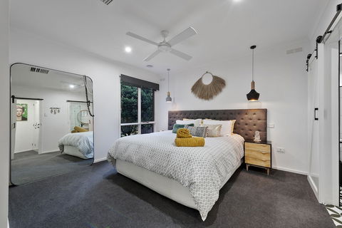 Lakeside Landing - Waterfront - Yarra Valley Accommodation 4