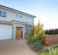 Adelphi Views on Luton Woodlands - Yarra Valley Accommodation