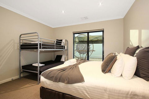 Lang Street Luxury Retreat Mulwala - Yarra Valley Accommodation 6