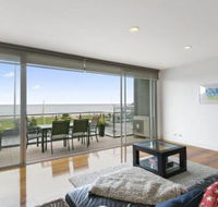 LOUTTIT BAY APARTMENT 1 Free wifi ocean views  the ultimate location