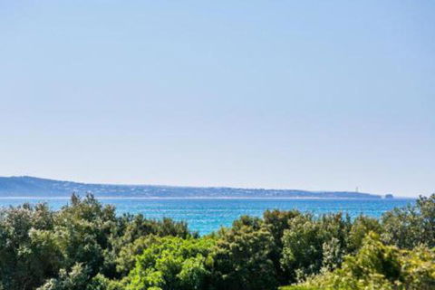 LOUTTIT BAY APARTMENT 1 Free Wifi Ocean Views & The Ultimate Location - Yarra Valley Accommodation 3