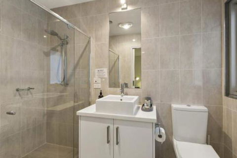 LOUTTIT BAY APARTMENT 1 Free Wifi Ocean Views & The Ultimate Location - Yarra Valley Accommodation 2