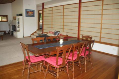 LIZ LAKE - Yarra Valley Accommodation 7
