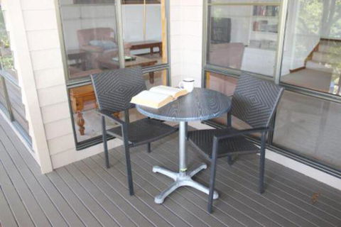 LIZ LAKE - Yarra Valley Accommodation 3