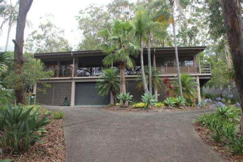 LIZ LAKE - Yarra Valley Accommodation 0