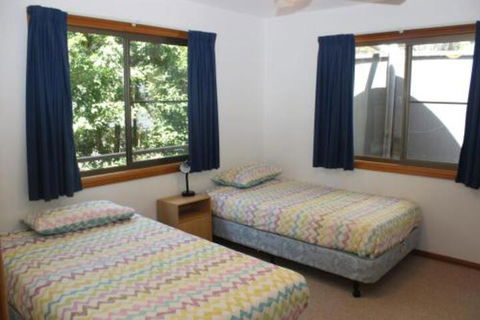 LIZ LAKE - Yarra Valley Accommodation 5