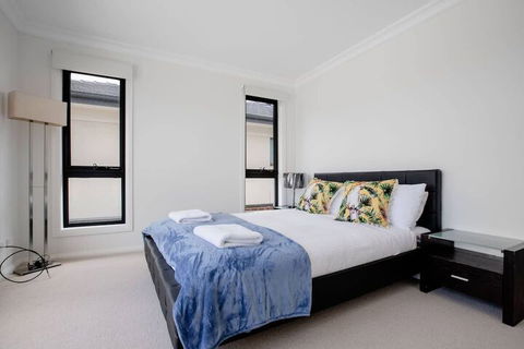 Captivating Large 4br@narre Warren - Yarra Valley Accommodation 2
