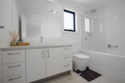 Captivating Large 4br@narre Warren - Yarra Valley Accommodation 7