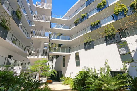 Large Modern 2 Bedroom Apartment Near Lake Claremont - Yarra Valley Accommodation 3
