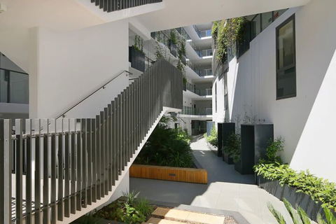 Large Modern 2 Bedroom Apartment Near Lake Claremont - Yarra Valley Accommodation 7
