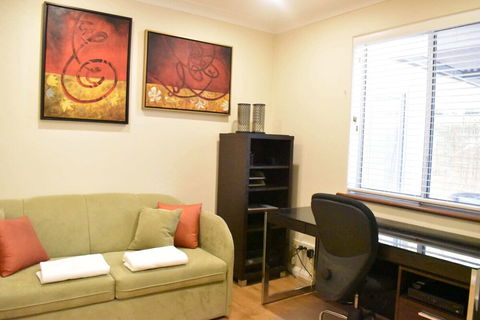 Modern 2 Bedroom Unit Close To CBD - Yarra Valley Accommodation 4