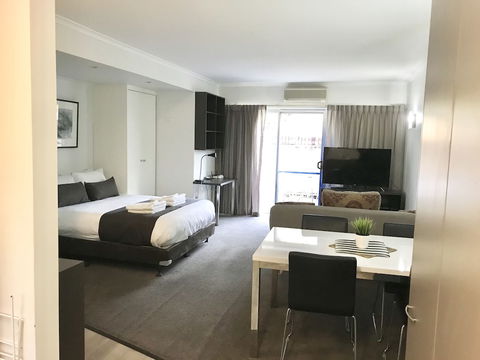 Adelaide Dresscircle Apartments - Archer Street - Yarra Valley Accommodation 5