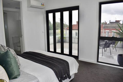 Brand New 2 Bed Apartment With Stunning City Views - Yarra Valley Accommodation 6