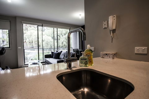 ReadySet Apartments On Altona - Yarra Valley Accommodation 6