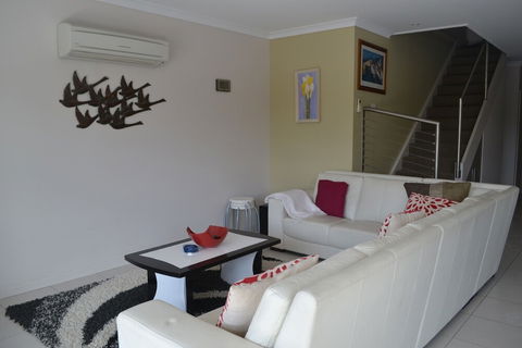 Cypress Drive Townhouse - Yarra Valley Accommodation 5