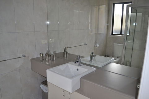Cypress Drive Townhouse - Yarra Valley Accommodation 1