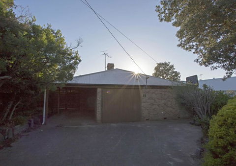 LOCKINGTON - Yarra Valley Accommodation 2