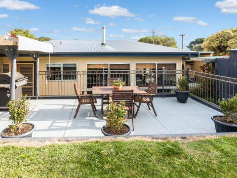 OCEAN SOUNDS Anglesea - Yarra Valley Accommodation 2