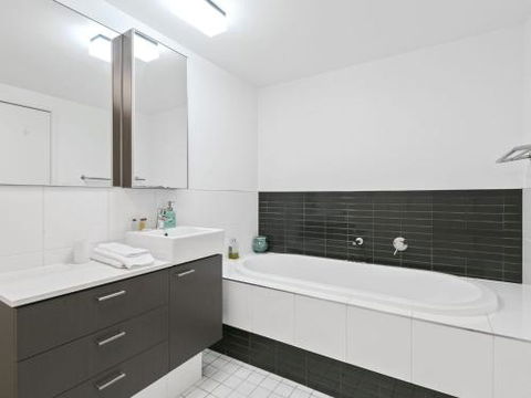 LORNE CHALET APARTMENT 36 Central Location - Yarra Valley Accommodation 2