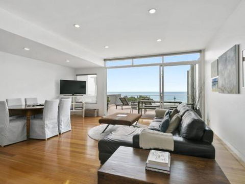 LOUTTIT BAY APARTMENT 2 Main Street With Wifi & Views - Yarra Valley Accommodation 3