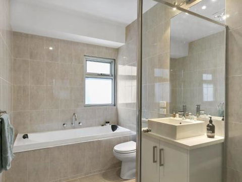 LOUTTIT BAY APARTMENT 2 Main Street With Wifi & Views - Yarra Valley Accommodation 6