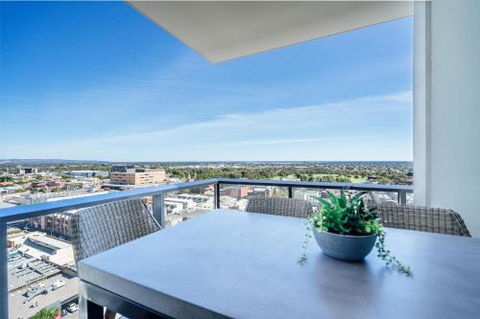 A Cut Above The West Pool Rooftop Bar Gym Wifi - Yarra Valley Accommodation 1