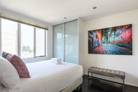 OLIVER Laneway Art Fed Square & Top Restaurants - Yarra Valley Accommodation 5